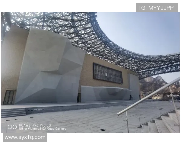 重庆攀岩队区域防守战术解析与攀岩热点探讨