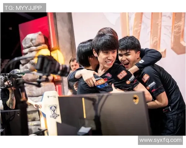 FPX逆袭之旅揭秘：从低谷到巅峰的精英赛精彩瞬间